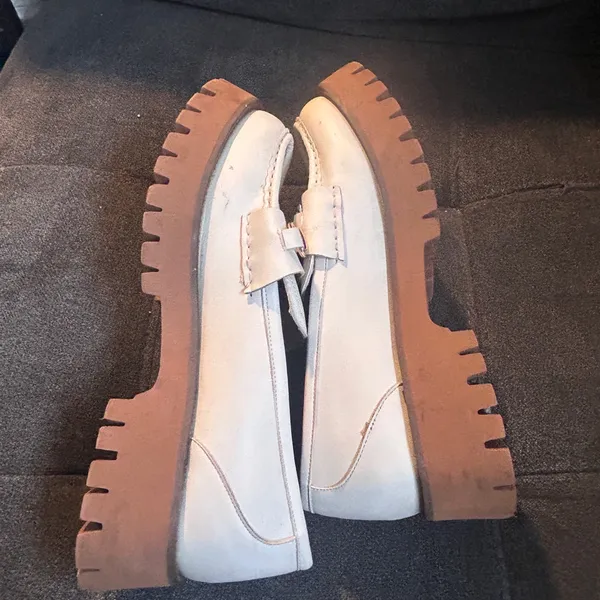 Cushionare Chic Cream Loafers with Gold Accent - Image 6