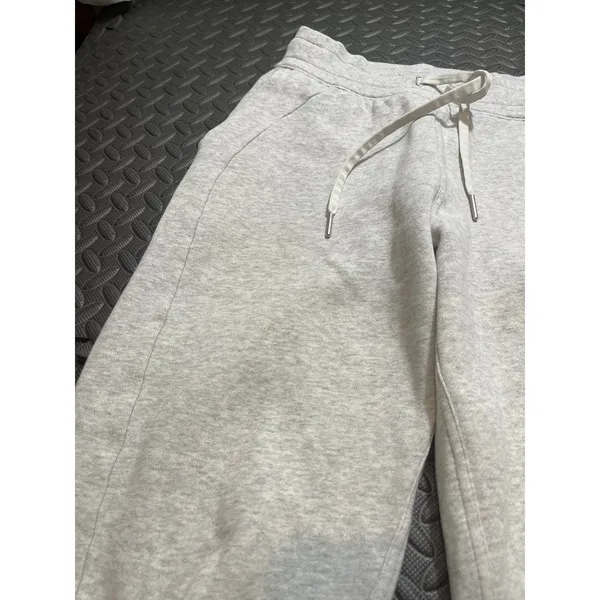 Lululemon Scuba High-Rise Jogger *Fleece 28" Heathered Core Ultra Light Grey 6 - Image 4
