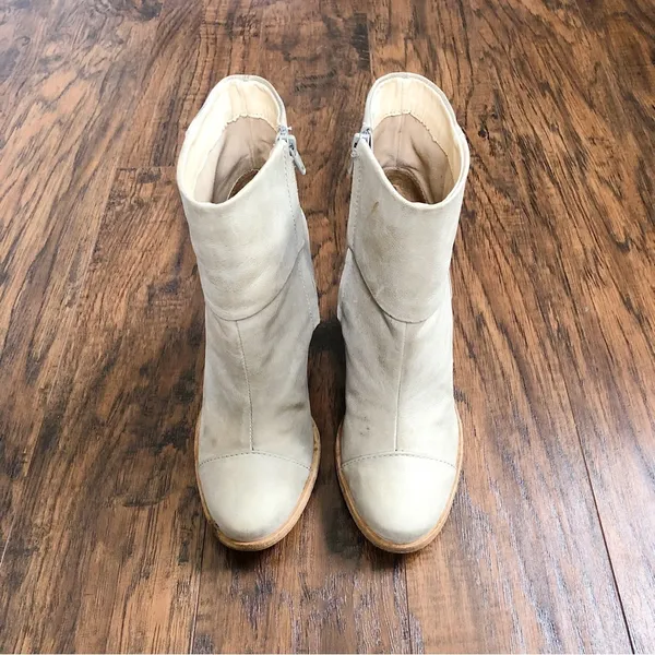 LL Bean Signature • Leather Ankle Boots heeled tan beige bootie zip cap toe - Image 3