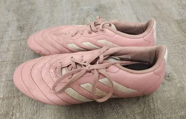 Adidas Pink Cleats Size 7 - Image 11