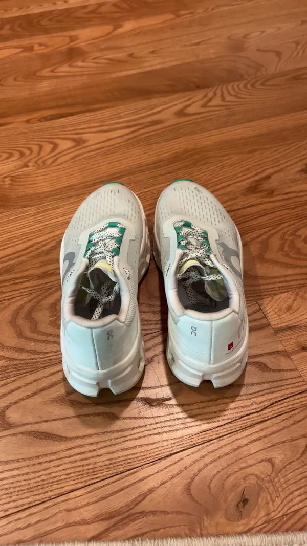 On Cloud Running Shoes Cloudtec Helion Women’s 8 - Image 4