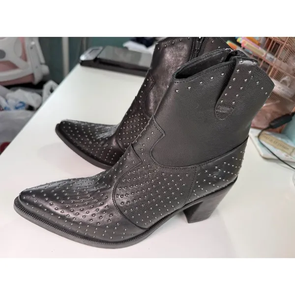 Emanuele Crasto‎ Italy Studded Black Leather Western Ankle Boots Grunge 39 NWT - Image 4