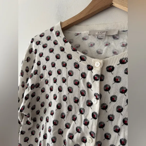 Ann‎ Taylor Loft Women's Button Up Sweater Cardigan Fan Design - Image 2