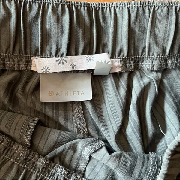 ATHLETA Perfect STRIPE SWAY Subtle Stripe Shorts ZIP Pocket - Image 7