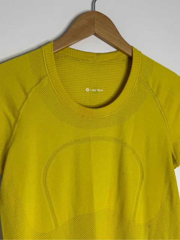 Lululemon Swiftly Tech Short Sleeve Shirt Size 8 Yellow Like New Collection - Image 4