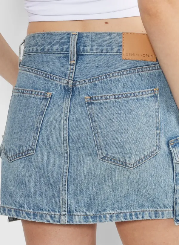 Aritzia Denim Forum The ‘90s Mid-Rise Cargo Mini Denim Skirt in 7 Yrs Bleu Taboo - Image 4