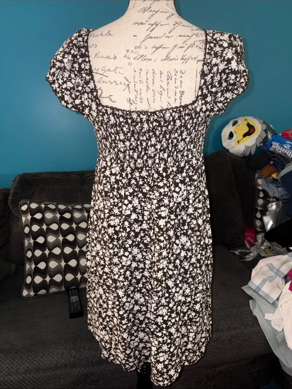 🎉4 for $20 NWT No Boundaries Fit and Flare Dress with Puff Sleeves, XS - Image 7