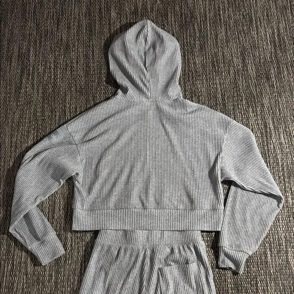 Alo Yoga Muse Set Grey Size XS - Image 7