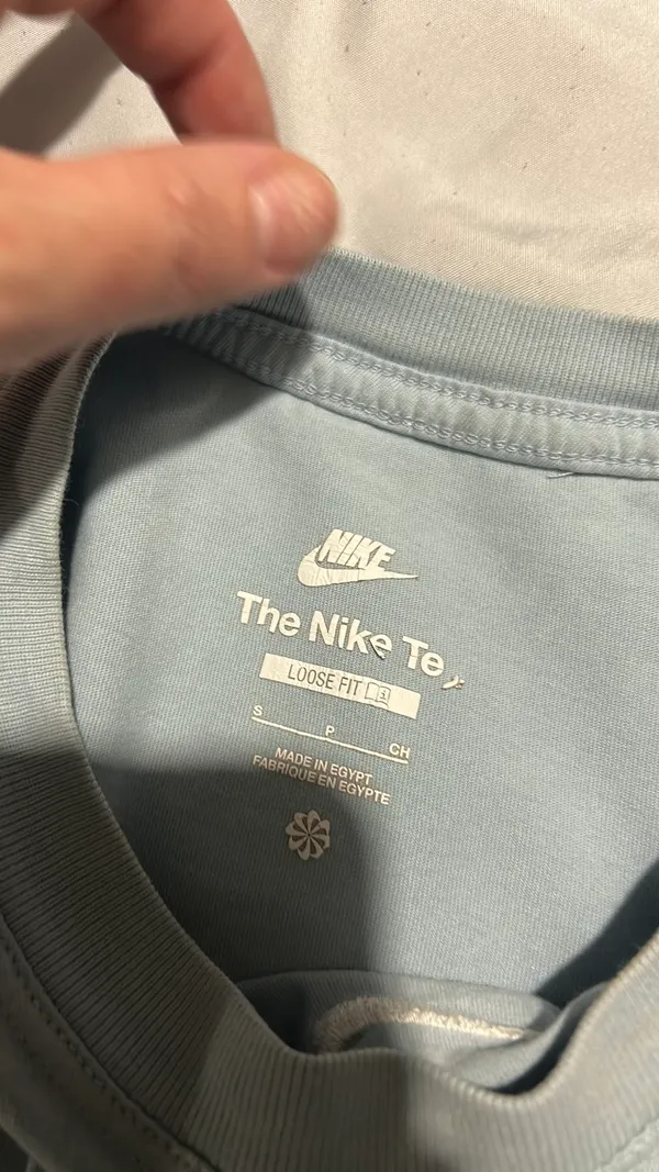 Nike T-Shirt Loose Fit Women’s - Image 4