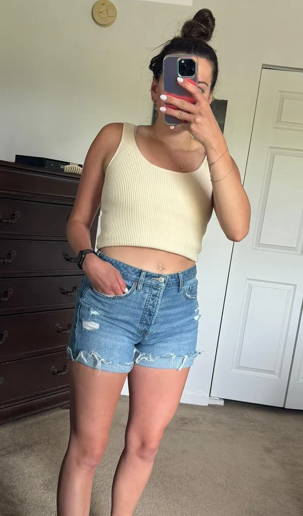 Old Navy Women’s O.G. Denim Shorts - Image 4