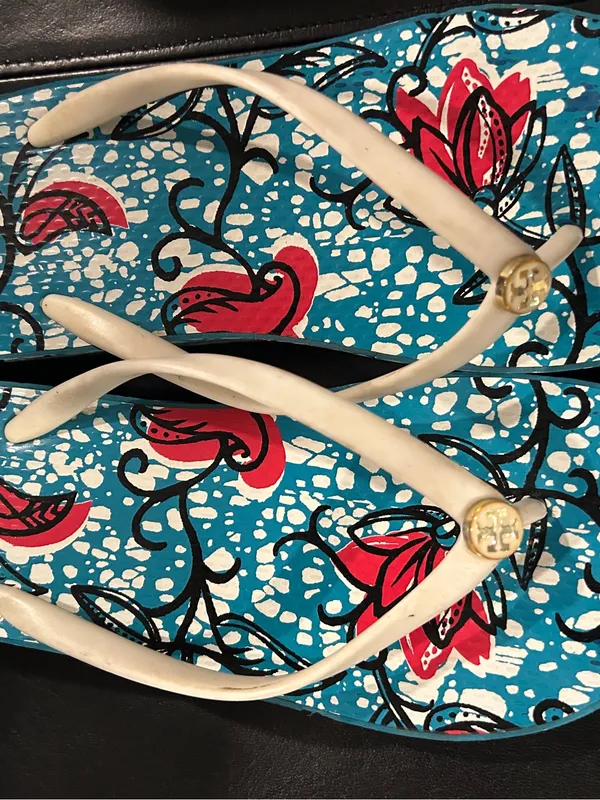 Tory Burch Blue Floral Flip Flop Sandals with Cream Straps large 9-10 - Image 2