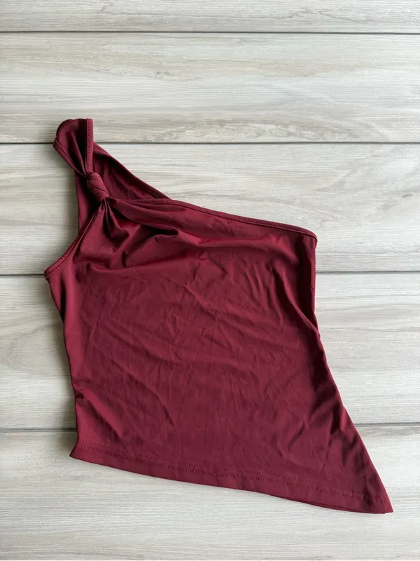 Edikted Knotted One Shoulder Asymmetric Top Maroon Small NWOT - Image 5