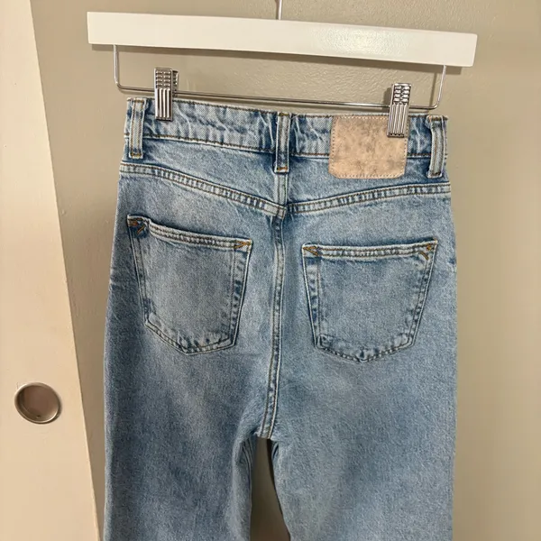 Zara High Rise Straight Leg Light Wash Mom Jeans - Image 5