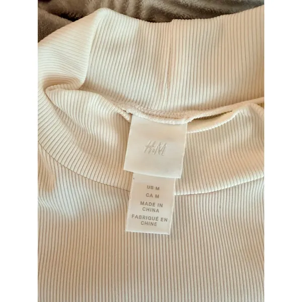H&M Ivory Ribbed Mock Neck Long Sleeve Top Size Medium - Image 5