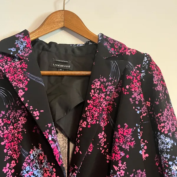 Lane Bryant Crepe "The Bryant" Black Pink Floral Blazer - Image 5