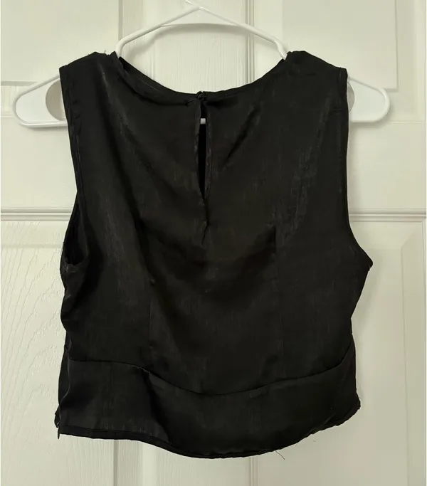 Pretty Little Thing Black Satin Underbust Detail Crop Top - Image 3