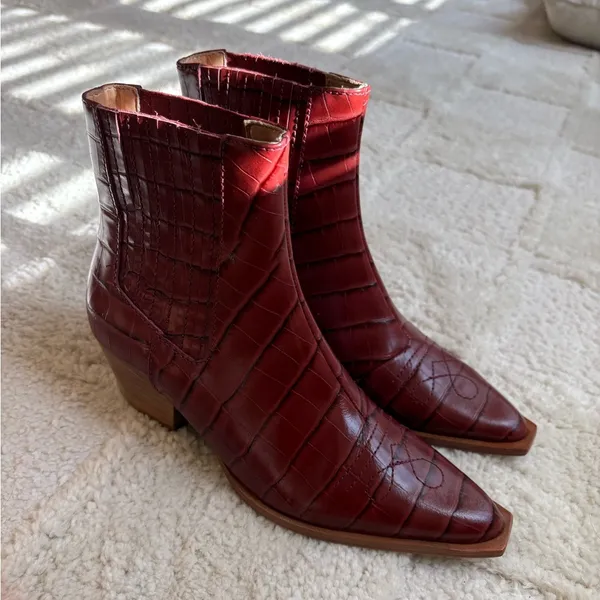 Schutz BRIANI CROCODILE EMBOSSED LEATHER BOOTIE - Image 5
