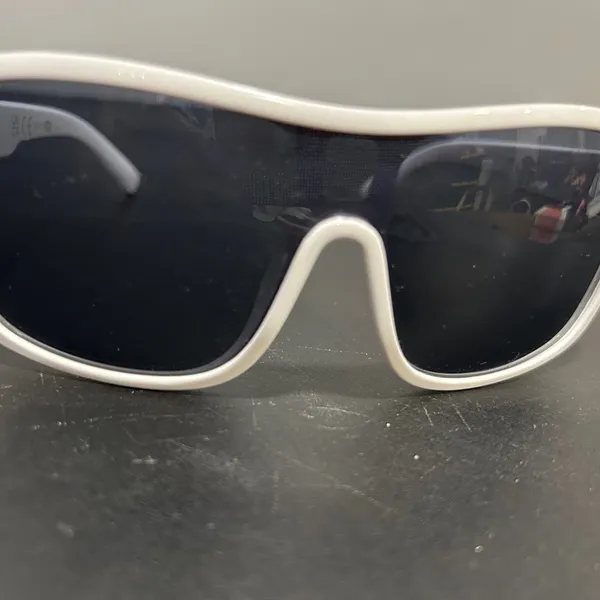 White and Black Sunglasses - Image 4