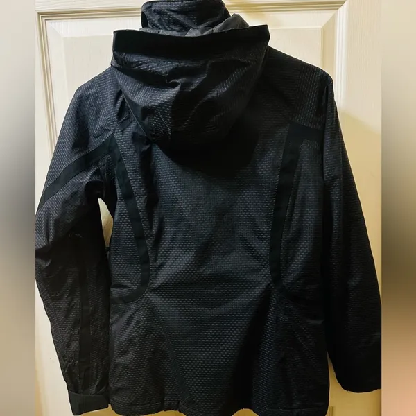 Woman’s Columbia ski jacket - Image 2