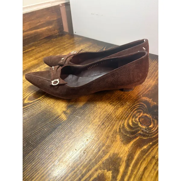 Salvatore Ferragamo Brown Suede Kitten Heels Size‎ 9 - Image 2