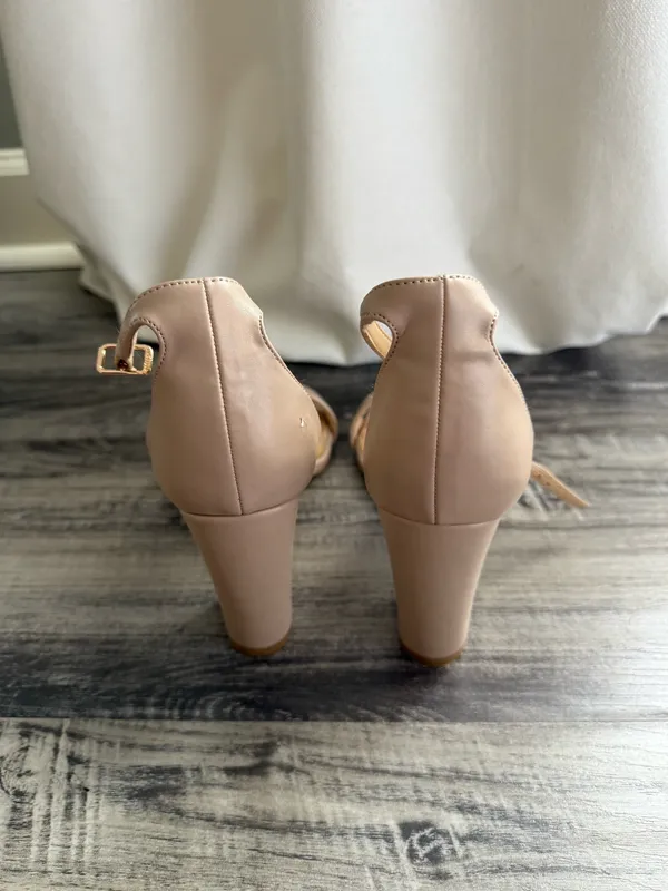 michael kors tan sascha heels - Image 3