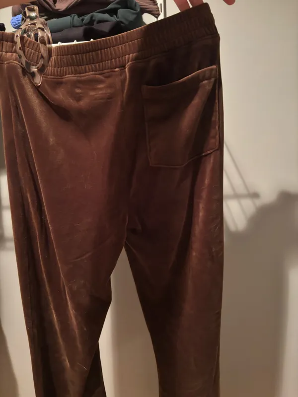 Hollister High-Rise Velour Flare Pants - Image 2