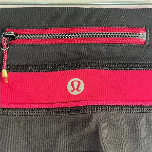 Lululemon Athletica Black and‎ Pink leggings Woman’s Size 2 - Image 3