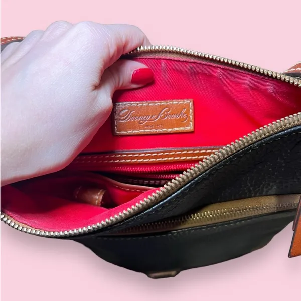 Vintage Dooney & Bourke CLAREMONT Cross Body Pebbled Leather Purse - Image 4