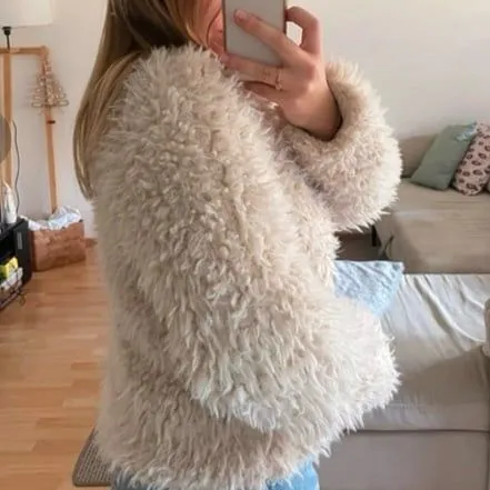 Cream Beige Fluffy Shaggy Open Front Faux Fur Cropped Jacket S - Image 3