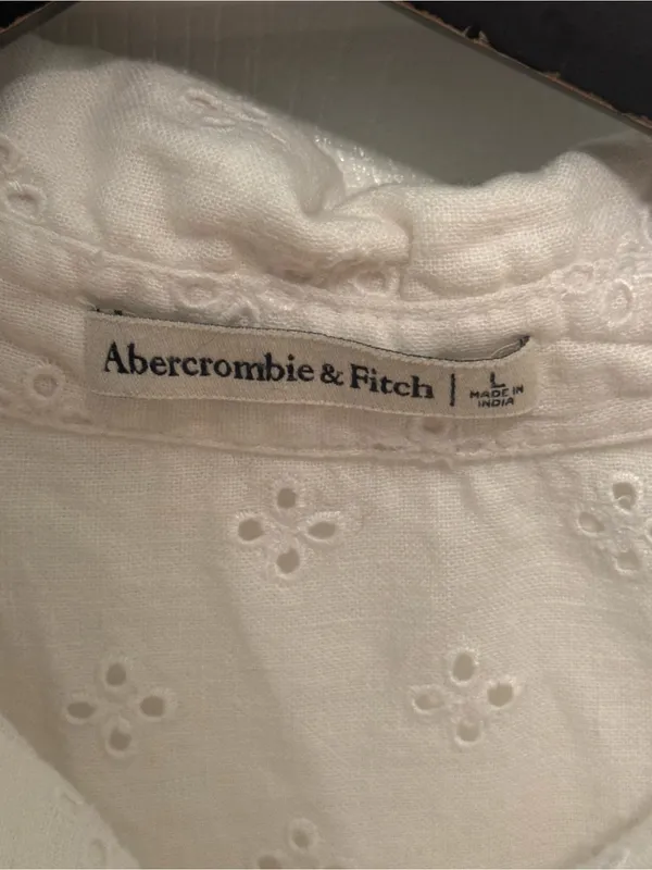 Abercrombie & Fitch Short Sleeve Scallop Hem Eyelet Button Down in White - Image 4