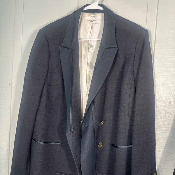 Tahari Women’s Black 2 Button Blazer No Size See Measurements EUC - Image 2