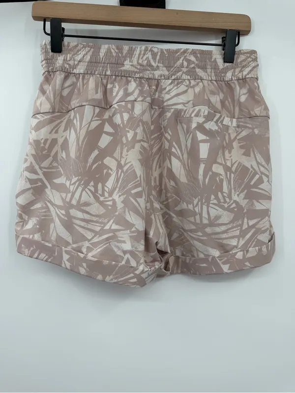 Lululemon Spring Break Away Short 3” Size 6 Shadow Leaf Ivory Muse - Image 4