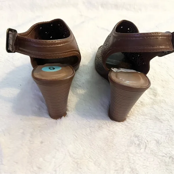 Jasmin Brown Faux Leather Cut Out Ankle Strap Wedges Size 6 - Image 10