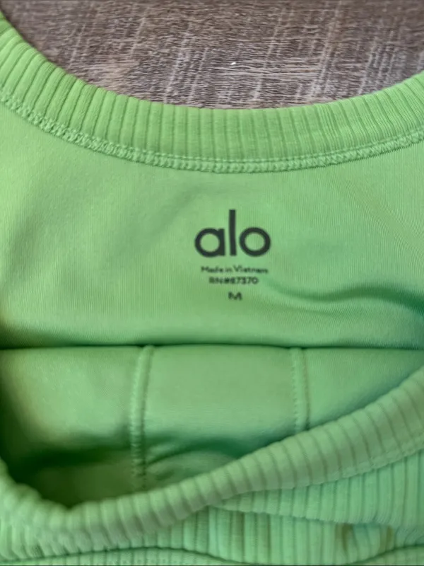 ALO Yoga Wellness Sports Bra Size M - Image 4