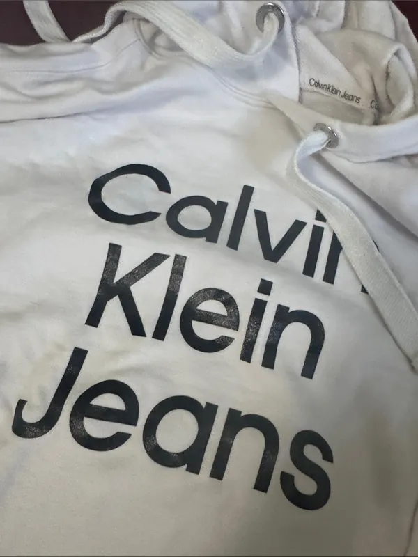 Calvin Klein Jeans Women’s Cropped White Hoodie with Black Logo - Image 4
