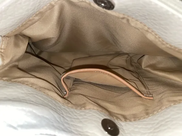 Giani Bernini Beige Tan Pebbled Faux Leather Purse Handbag Pockets Logo EUC - Image 11