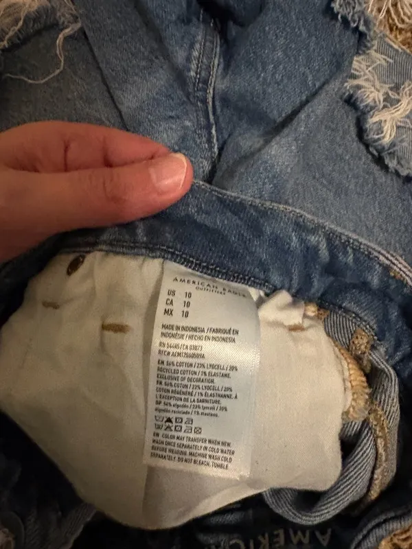 American Eagle Curvy Mom Shorts Size 10 Medium Blue Denim Raw Hem Cut Off Zip - Image 4