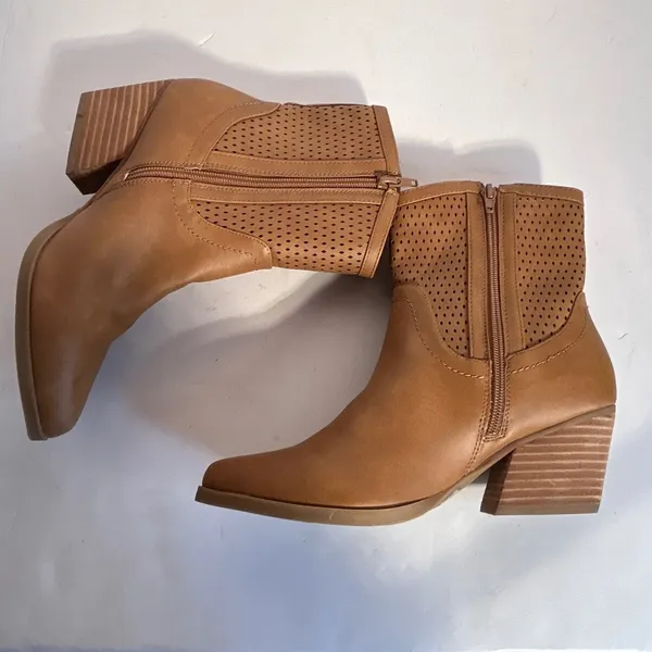 Dolce Vita Kirby Ankle‎ Boots Women Size 7 Tan Perforated Western Heel Zip - Image 8