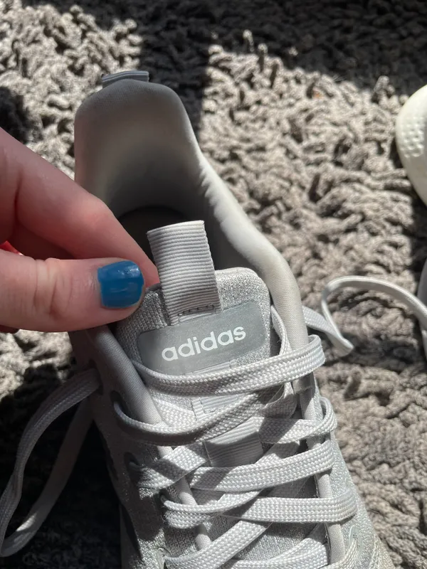 Adidas Women’s Tennis shoes size 8 1/2. - Image 5
