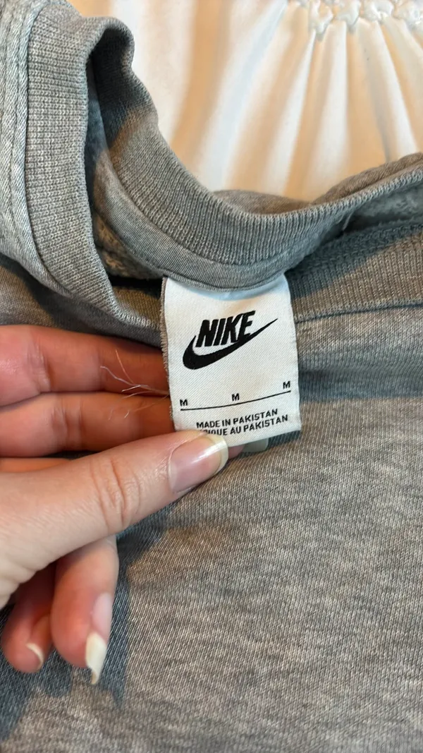 Nike Pullover Medium Women’s - Image 3