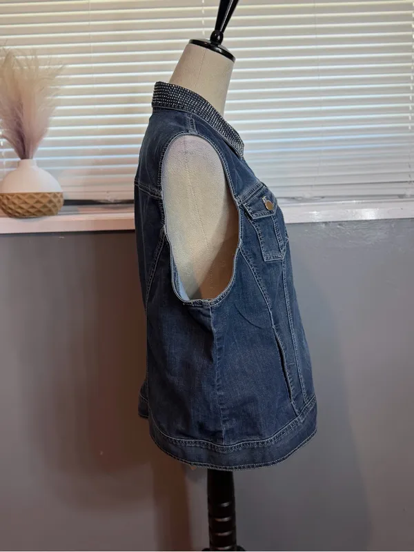 Chico’s Platinum Denim Rhinestone Collar Sleeveless Stretch Jean Vest Size 3 XL - Image 5