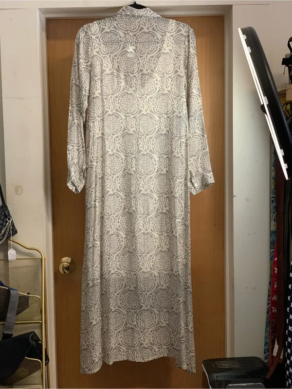 The Boho Mind Grey Printed Button-Front Maxi Shirt Dress Size-Small Quiet Luxury - Image 4