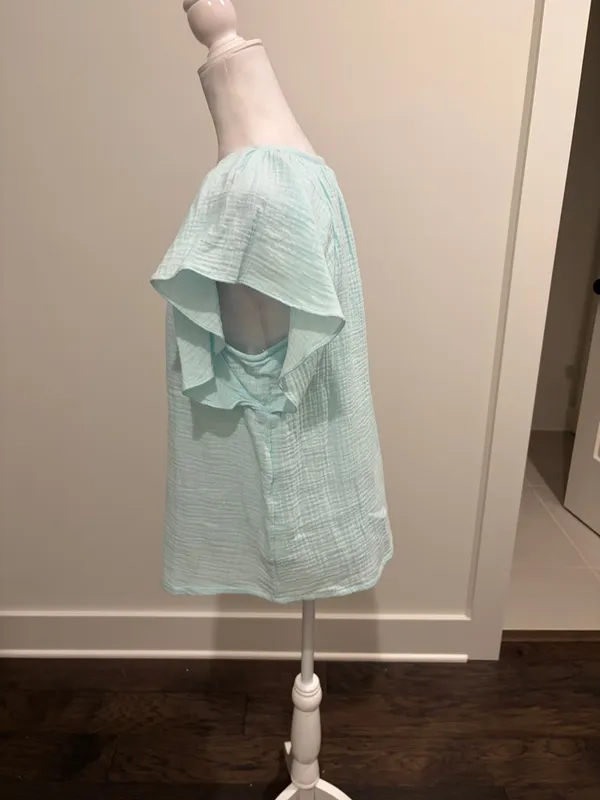 New With Tags Evereve Roan & RyanElliott Gauze Split Neck Top Sz M - Image 2