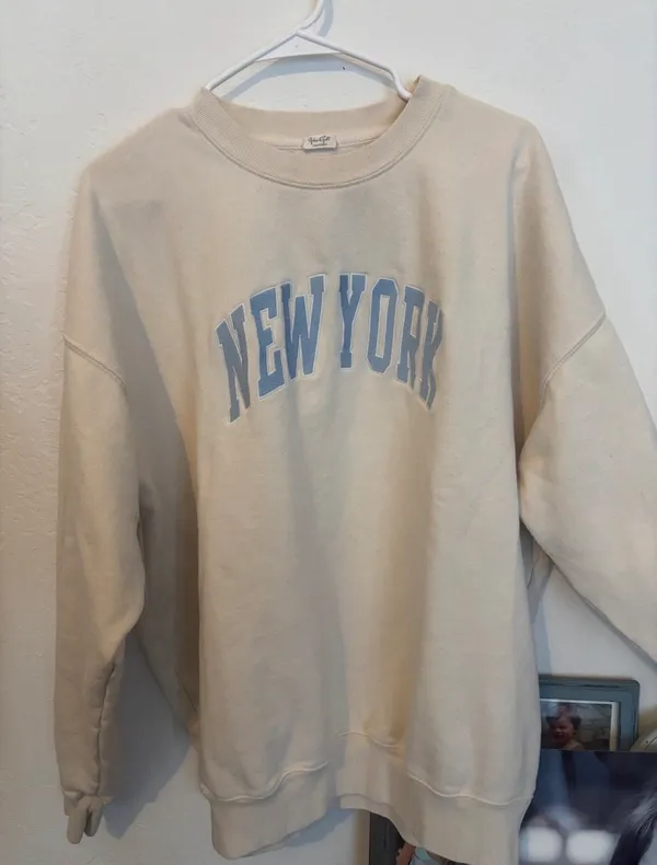 Brandy Melville John Galt New York Crewneck - Image 3