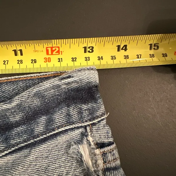 AGOLDE 90's Mid Rise Loose Distressed Jeans in Isolate - Image 8