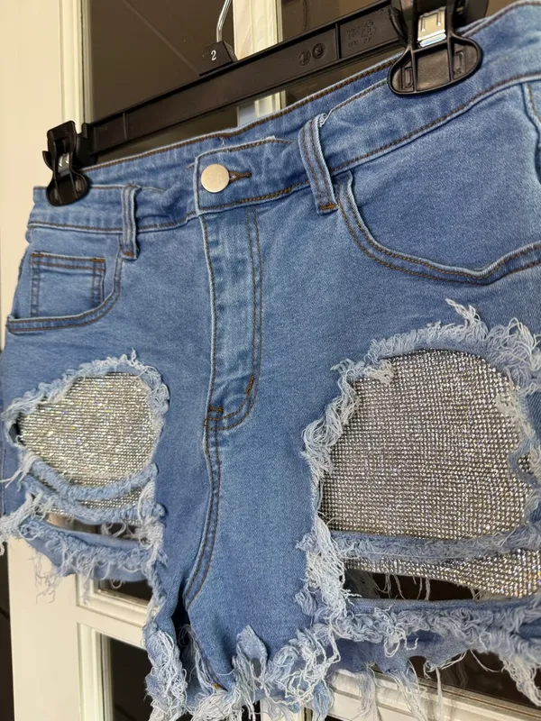 HOT & DELICIOUS Festival Rhinestone Pockets Heavily Distressed Denim Shorts L - Image 2