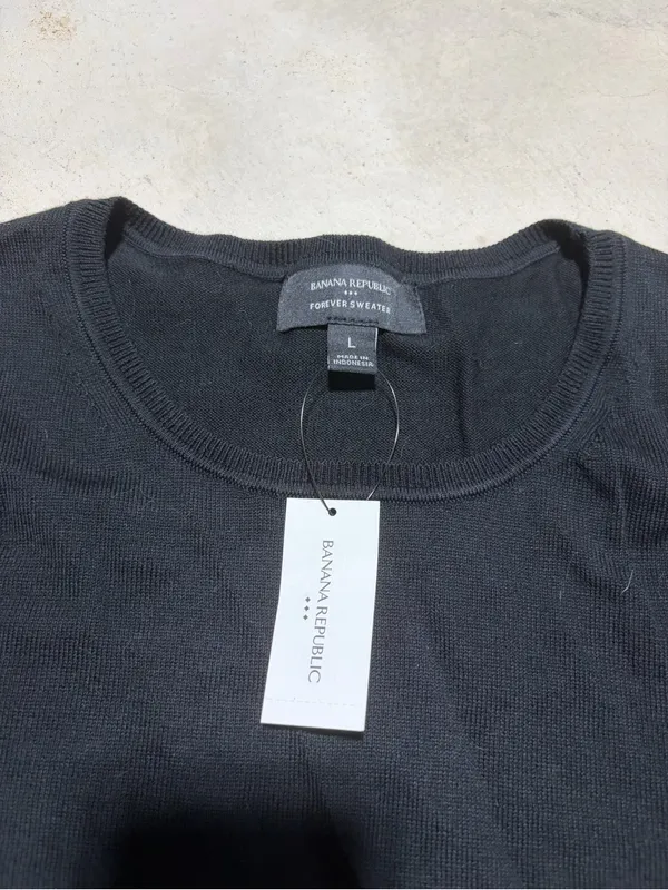 Banana republic NWT forever Classic Black Crewneck Sweater large MSRP$60 - Image 2
