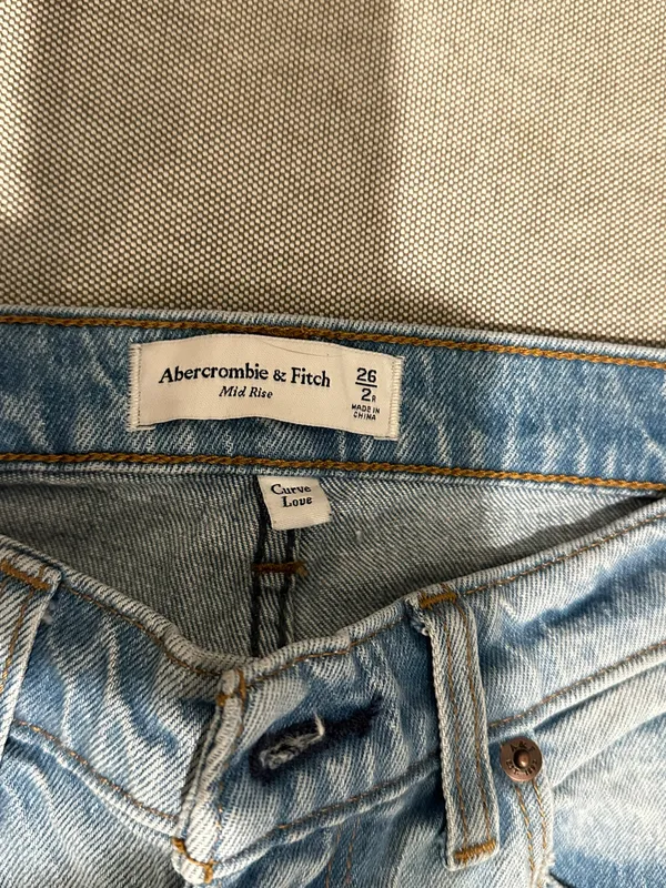 Abercrombie Mid Rise Ankle Straight Jeans - Image 3