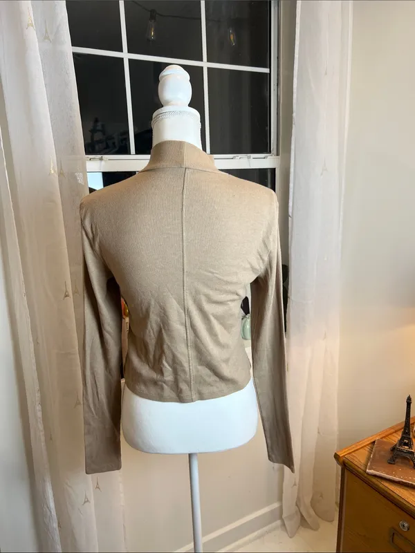 American Eagle Outfitters Lightweight Mock Neck Long-Sleeve Top in Taupe size L. - Image 5