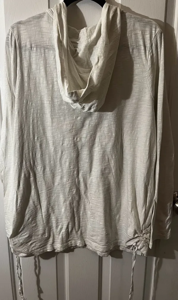 Gap Women's V-Neck Long Sleeve Lightweight Pullover Hoodie with Adjustable Sides - Image 9